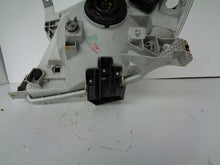 Laden Sie das Bild in den Galerie-Viewer, Frontscheinwerfer Toyota Hilux Rechts Scheinwerfer Headlight SCH1976742677hv