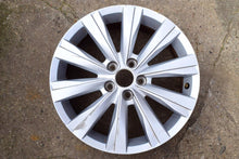 Laden Sie das Bild in den Galerie-Viewer, 1x Alufelge 16 Zoll 6.5&quot; 5x100 47ET Glanz Silber 2G0601025 VW Polo Rim Wheel