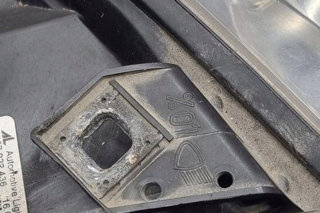 Frontscheinwerfer Audi A4 Avant 8E0941029AS Ein Stück (Rechts oder Links)