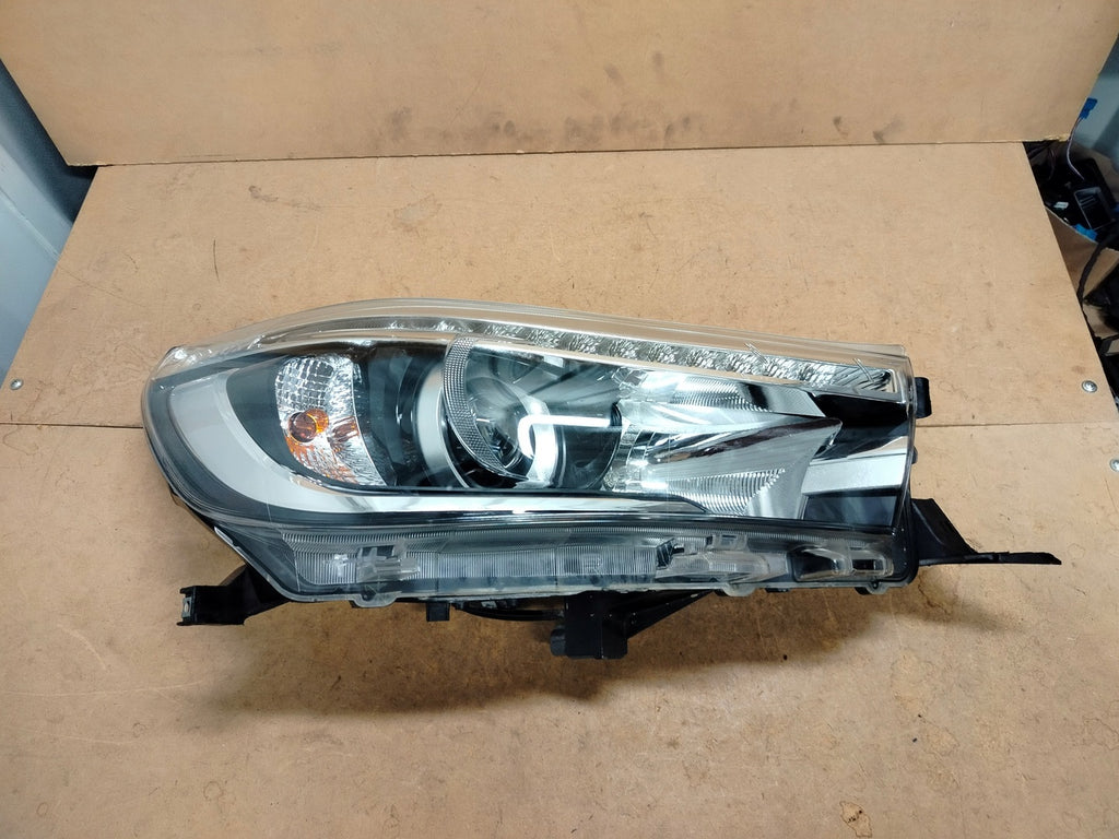 Frontscheinwerfer Toyota Hilux VIII LED Rechts Scheinwerfer Headlight SCH5789872376wr