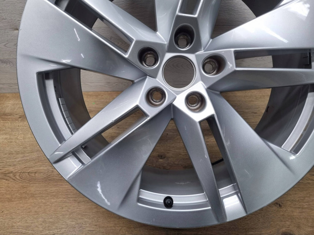 1x Alufelge 19 Zoll 8.0" 5x112 45ET Glanz Silber 5LA601025B Skoda Enyaq Iv FEL5807616601jt