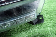 Laden Sie das Bild in den Galerie-Viewer, Frontscheinwerfer Renault Trafic 260102899R Rechts Scheinwerfer Headlight SCH6409725714ck