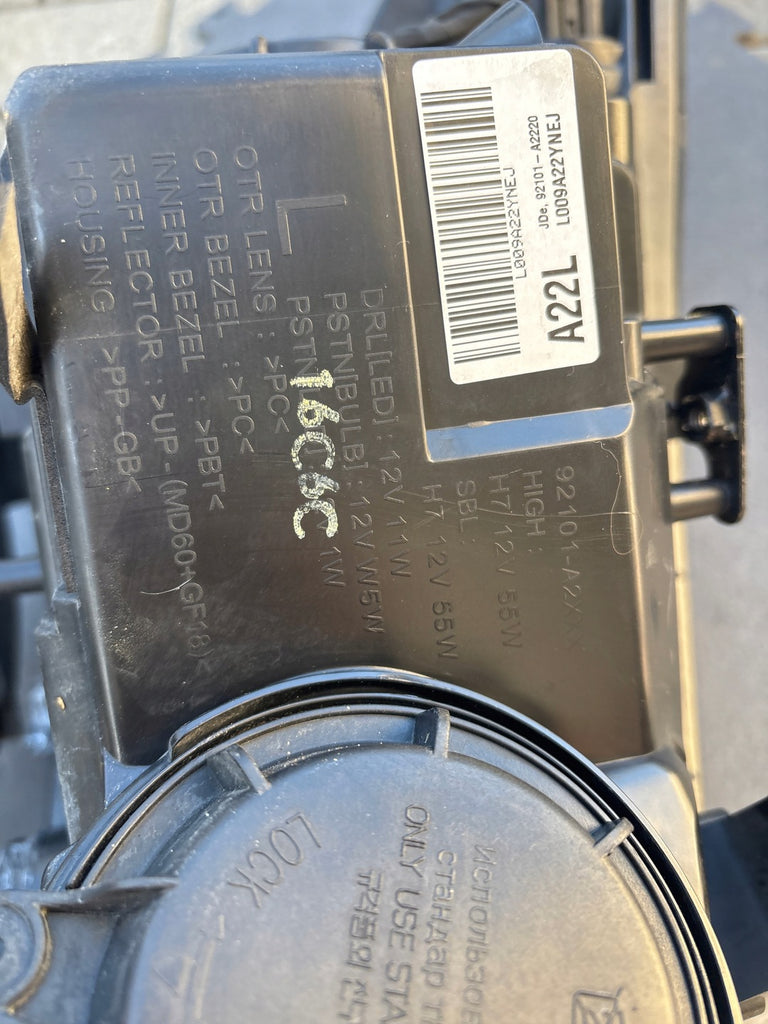 Frontscheinwerfer Kia Ceed 92101-A2220 LED Ein Stück (Rechts oder Links)