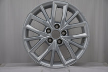 Laden Sie das Bild in den Galerie-Viewer, 1x Alufelge 17 Zoll 7.5&quot; 5x114.3 40ET Glanz Silber PW457-02003 Toyota Rim Wheel
