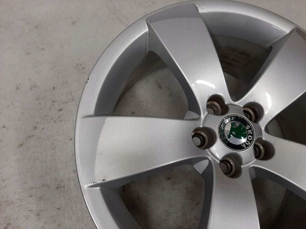 1x Alufelge 17 Zoll 7.0" 5x100 41ET Glanz Silber 5J7601025 Skoda Roomster