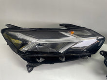 Load image into Gallery viewer, Frontscheinwerfer Dacia Sandero III 260101940R 260607161R Rechts oder Links