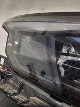 Laden Sie das Bild in den Galerie-Viewer, Frontscheinwerfer Jeep Grand Cherokee P68584665AC Links Scheinwerfer Headlight SCH1214380473pn
