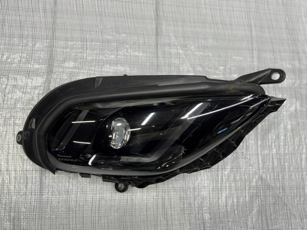 Frontscheinwerfer Maserati I 06701588610 Rechts Scheinwerfer Headlight SCH5321871113ya