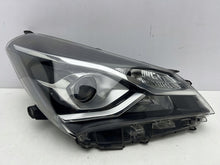 Laden Sie das Bild in den Galerie-Viewer, Frontscheinwerfer Toyota Yaris LED Rechts Scheinwerfer Headlight SCH9902689725he
