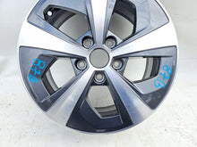 Laden Sie das Bild in den Galerie-Viewer, 1x Alufelge 16 Zoll 6.5&quot; 5x112 46ET Glanz Silber 5E0601025 Skoda Octavia Iii