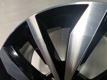 Laden Sie das Bild in den Galerie-Viewer, 1x Alufelge 17 Zoll 5x112 2GA601025B VW T-Roc Rim Wheel FEL6033064191bg