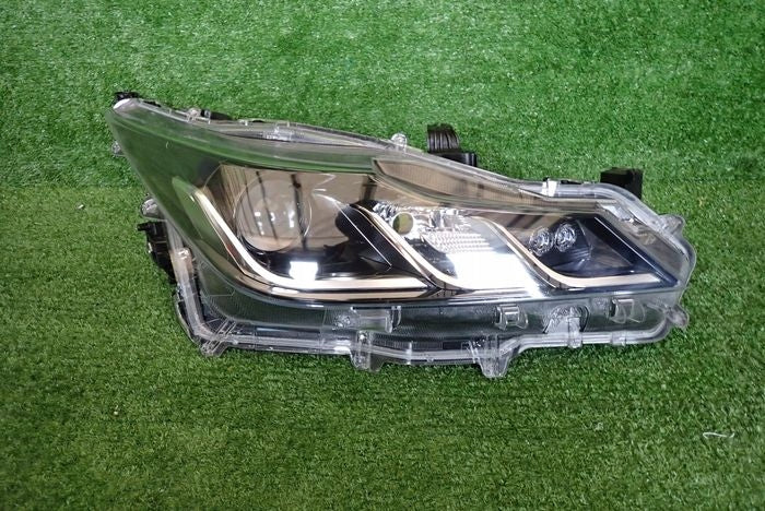 Frontscheinwerfer Toyota Corolla 8111002T3100 Rechts Scheinwerfer Headlight SCH2653628408za