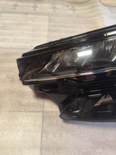 Laden Sie das Bild in den Galerie-Viewer, Frontscheinwerfer Skoda Karoq 57B941009 Links Scheinwerfer Headlight SCH4544703919nc