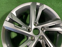 Laden Sie das Bild in den Galerie-Viewer, 1x Alufelge 17 Zoll 7.5" 5x112 51ET 5H0601025AF VW Golf Viii Rim Wheel FEL4949720842lv
