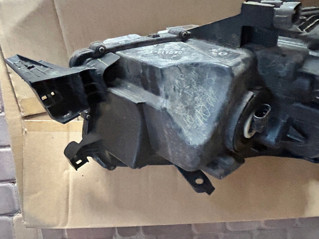 Frontscheinwerfer Toyota Hilux VIII Pick-Up 811500K732 Links Headlight SCH2542469599tw