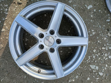 Laden Sie das Bild in den Galerie-Viewer, 4x Alufelge 17 Zoll 6.5" 5x112 38ET Glanz Silber Rim Wheel FEL8923608715ta
