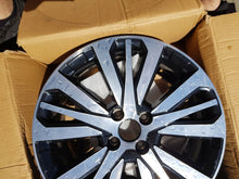 Laden Sie das Bild in den Galerie-Viewer, 1x Alufelge 17 Zoll 7.0&quot; 4x100 40ET Schwarz 403008893R Renault Captur Clio 1