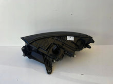 Laden Sie das Bild in den Galerie-Viewer, Frontscheinwerfer Skoda Enyaq IV 5LB941016G Rechts Scheinwerfer Headlight