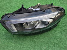 Laden Sie das Bild in den Galerie-Viewer, Frontscheinwerfer Mercedes-Benz W177 A1779064703 Links Scheinwerfer Headlight SCH1553206086ni