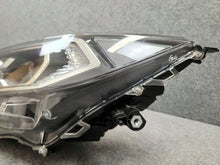 Laden Sie das Bild in den Galerie-Viewer, Frontscheinwerfer Toyota V I RAV4-V-SCZ LED Links Scheinwerfer Headlight SCH4685262712bz