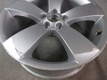 Laden Sie das Bild in den Galerie-Viewer, 1x Alufelge 17 Zoll 7.0&quot; 5x100 41ET Glanz Silber 5J7601025B Skoda Fabia Ii