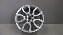 Laden Sie das Bild in den Galerie-Viewer, 1x Alufelge 17 Zoll 7.0&quot; 5x108 50ET Silber 31423874 Volvo Rim Wheel