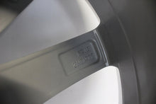Load image into Gallery viewer, 1x Alufelge 18 Zoll 8.0" 5x130 25ET Glanz Silber 760071498 VW Touareg Rim Wheel FEL8497922776dd