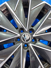Laden Sie das Bild in den Galerie-Viewer, 1x Alufelge 17 Zoll 6.5&quot; 5x112 658601025F Skoda Scala Rim Wheel
