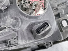 Laden Sie das Bild in den Galerie-Viewer, Frontscheinwerfer Renault Clio III 8200261610 89900161 Links Headlight SCH2614615521zi