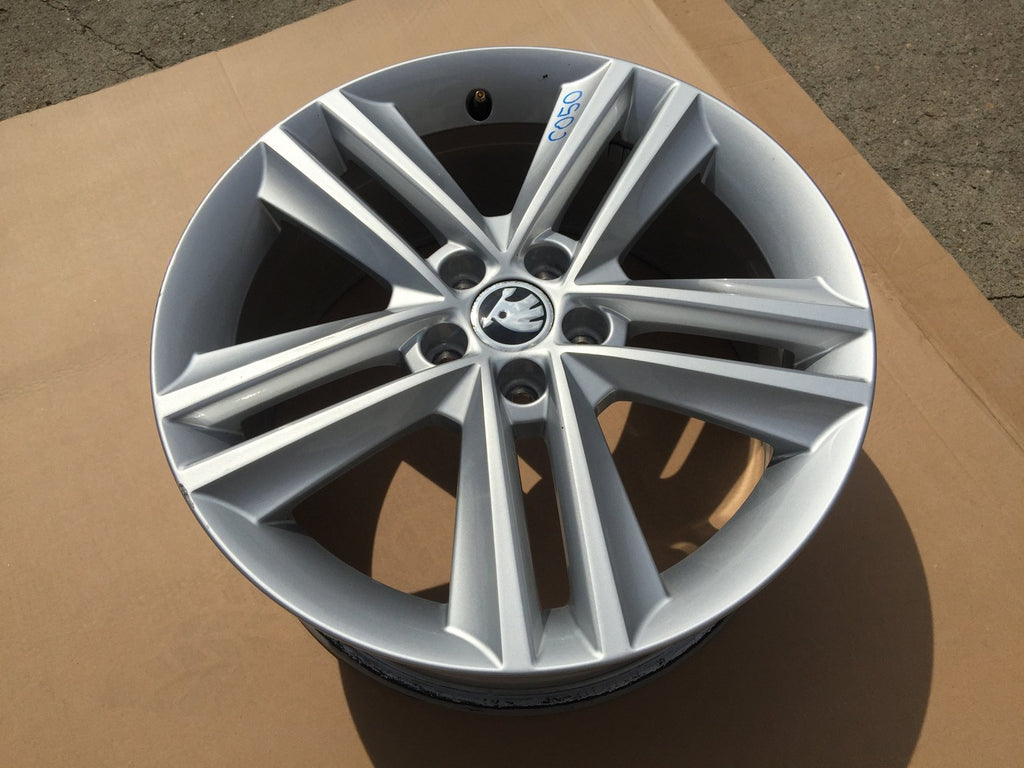 1x Alufelge 17 Zoll 7.0" 5x100 46ET 5JA601025E Skoda Rapid Rim Wheel
