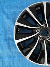 Laden Sie das Bild in den Galerie-Viewer, 1x Alufelge 19 Zoll 7.0&quot; 5x108 38ET Glanz Schwarz YP00174580 Opel Grandland X