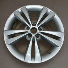 Laden Sie das Bild in den Galerie-Viewer, 1x Alufelge 18 Zoll 7.5&quot; 5x112 51ET Glanz Silber 1Z0601025AD Skoda Rim Wheel