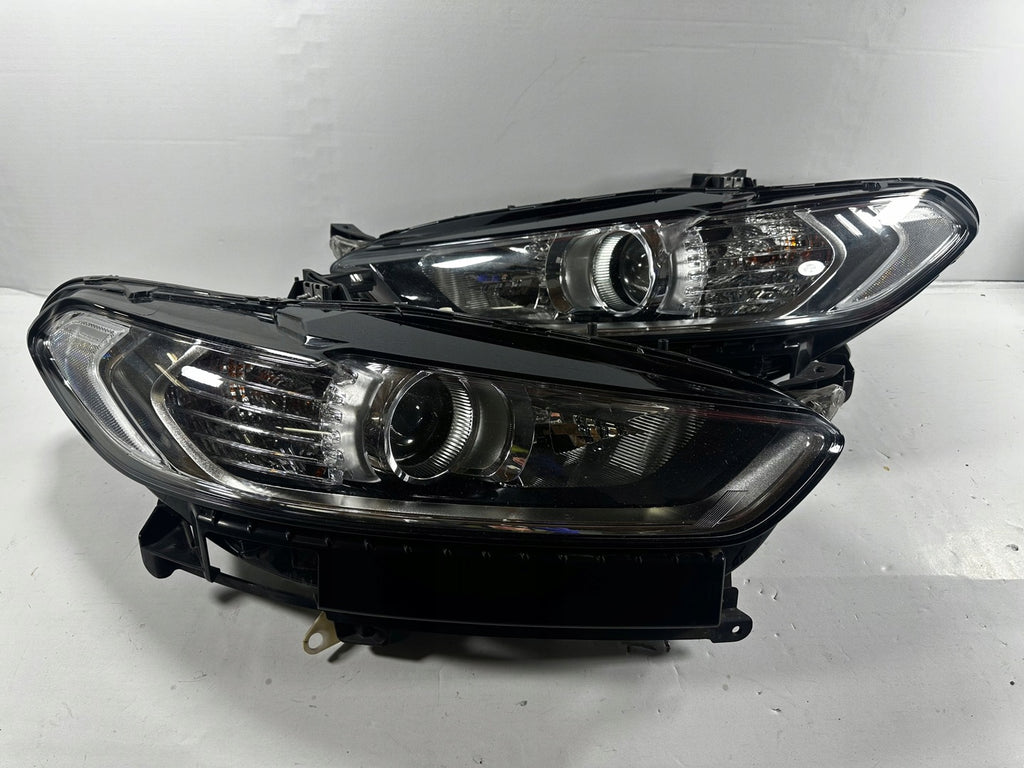 Frontscheinwerfer Ford Mondeo I DS73-13W029-EB DS73-13W030-EB Ein Satz Headlight SCH1448622104ls