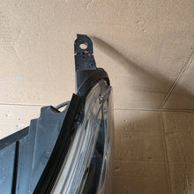 Laden Sie das Bild in den Galerie-Viewer, Frontscheinwerfer Toyota Proace City 9808589980 Xenon Links Headlight SCH6746921956nb