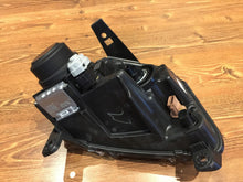Laden Sie das Bild in den Galerie-Viewer, Frontscheinwerfer Jeep Grand Cherokee Wk2 55079409AJ Links Headlight SCH9273606464cx