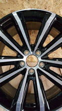 Laden Sie das Bild in den Galerie-Viewer, 1x Alufelge 18 Zoll 8.0&quot; 5x108 42ET 32358646 Volvo S60 V60 V90 Rim Wheel