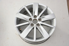 Laden Sie das Bild in den Galerie-Viewer, 1x Alufelge 15 Zoll 6.0&quot; 5x100 38ET Glanz Silber 6C0601025 Vw Rim Wheel