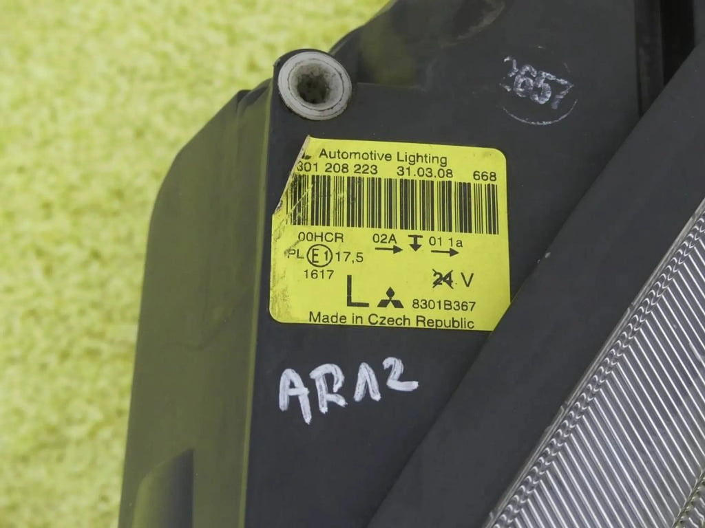 Frontscheinwerfer Mitsubishi Colt 8301B367 Links Scheinwerfer Headlight