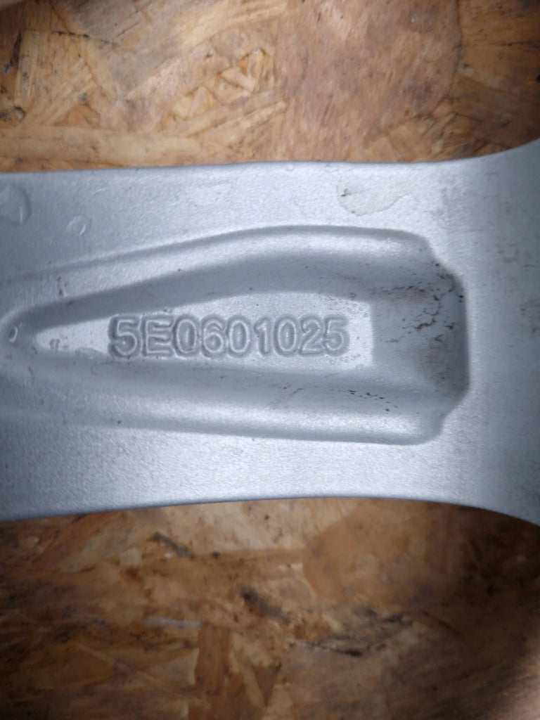 1x Alufelge 17 Zoll 7.0" 5x112 49ET Glanz Silber 5E0601025 Skoda Octavia Iii FEL4245511104dp
