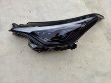 Laden Sie das Bild in den Galerie-Viewer, Frontscheinwerfer Toyota Chr 211808521 81150-F4180-00 LED Links Headlight SCH3616018483pr