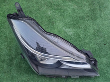Laden Sie das Bild in den Galerie-Viewer, Frontscheinwerfer Toyota Yaris Rechts Scheinwerfer Headlight SCH5691406975xv