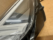 Laden Sie das Bild in den Galerie-Viewer, Frontscheinwerfer Dacia Sandero III Logan Jogger 260601750R Full LED Links SCH3104498353zw