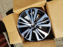Laden Sie das Bild in den Galerie-Viewer, 1x Alufelge 17 Zoll 7.0&quot; 4x100 40ET Schwarz 403008893R Renault Captur Clio 1