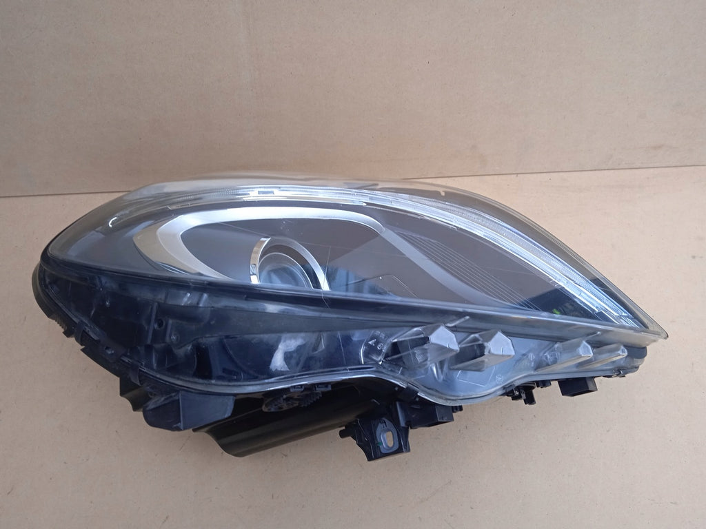 Frontscheinwerfer Mercedes-Benz W246 A2468207261 Xenon Rechts Headlight