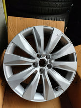 Load image into Gallery viewer, 1x Alufelge 18 Zoll 8.5&quot; 5x112 4E0601025BB Audi A8 Rim Wheel