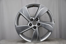 Load image into Gallery viewer, 1x Alufelge 18 Zoll 7.5&quot; 5x108 49ET Glanz Silber YP00064380 Opel Grandland