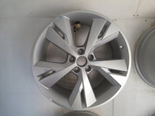Laden Sie das Bild in den Galerie-Viewer, 1x Alufelge 20 Zoll 8.0" 5x112 43ET Glanz Silber 89A601025D Audi Rim Wheel FEL6375677451ik