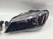 Laden Sie das Bild in den Galerie-Viewer, Frontscheinwerfer Skoda Superb III 3V1941015A 3V1941016A Xenon Rechts oder Links