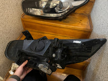 Laden Sie das Bild in den Galerie-Viewer, Frontscheinwerfer Kia Carens Ein Stück (Rechts oder Links) Headlight