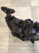 Laden Sie das Bild in den Galerie-Viewer, Frontscheinwerfer Peugeot 208 I 9833036380 Links Scheinwerfer Headlight SCH7406330364us